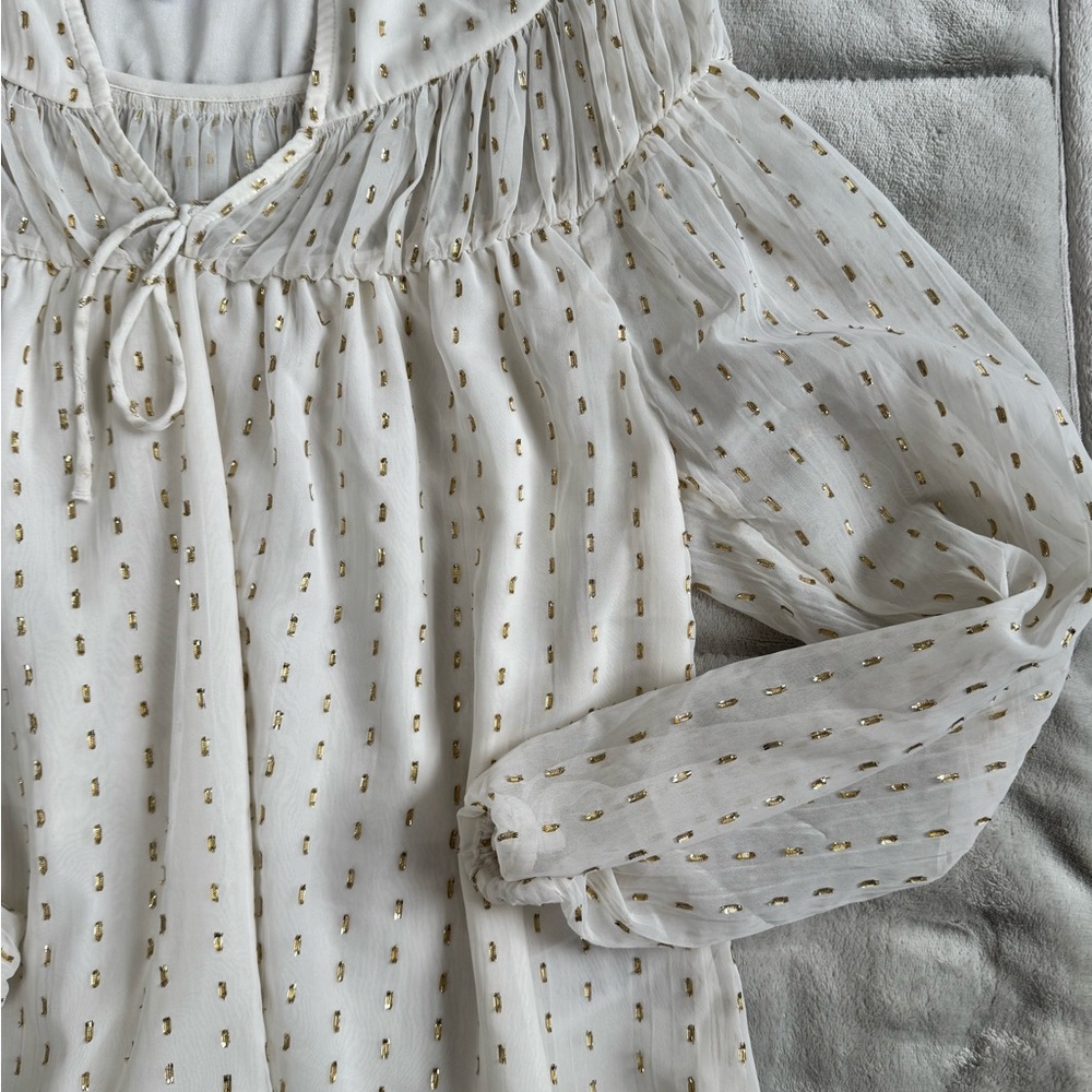 ⚠️Old Navy Elegant White and Gold Blouse⚠️ - Picture 3 of 3